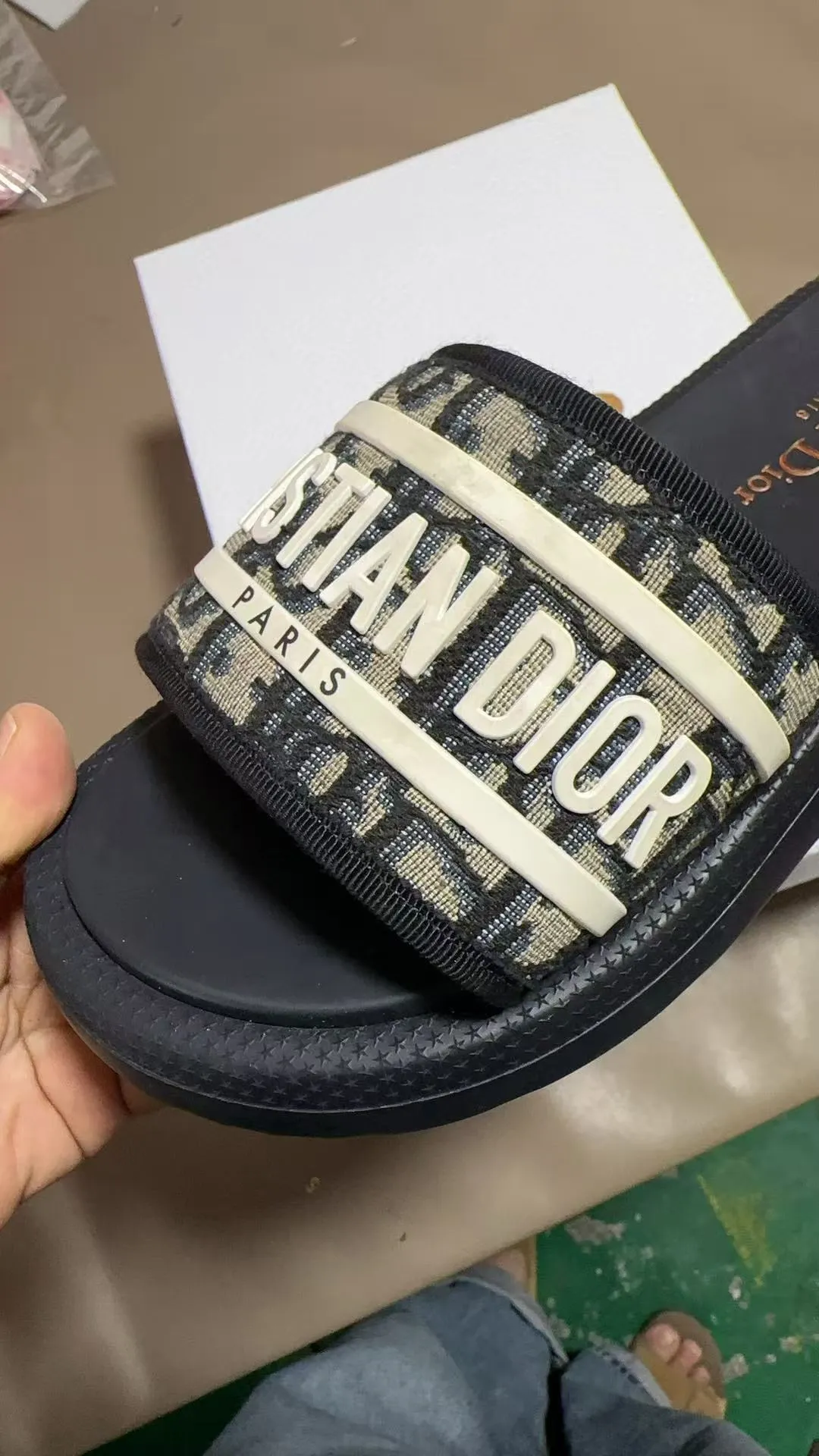 👟👟Ex-factory price 360👟👟 Dior Dior spring and summer catwalk newly upgraded sandal series classic thick-soled sandals original 1:1 development soft and delicate foot feel extremely comfortable versatile style original foam outsole 💝💝💝easy to control, 3 colors available, medium size 35-40 (41-42 customized)